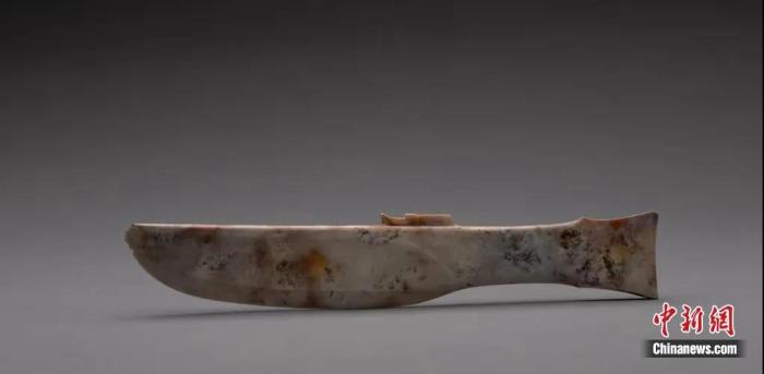 玉制“西餐刀”。四川省文物考古研究院供图 点击进入下一页
